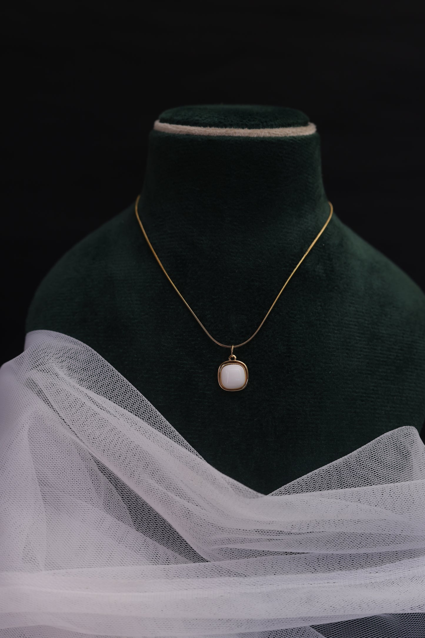 Pearl Glow Pendant Necklace