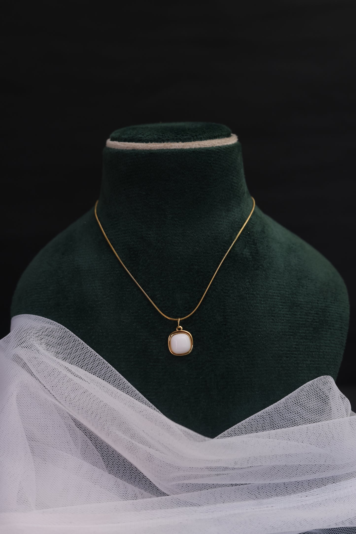 Pearl Glow Pendant Necklace