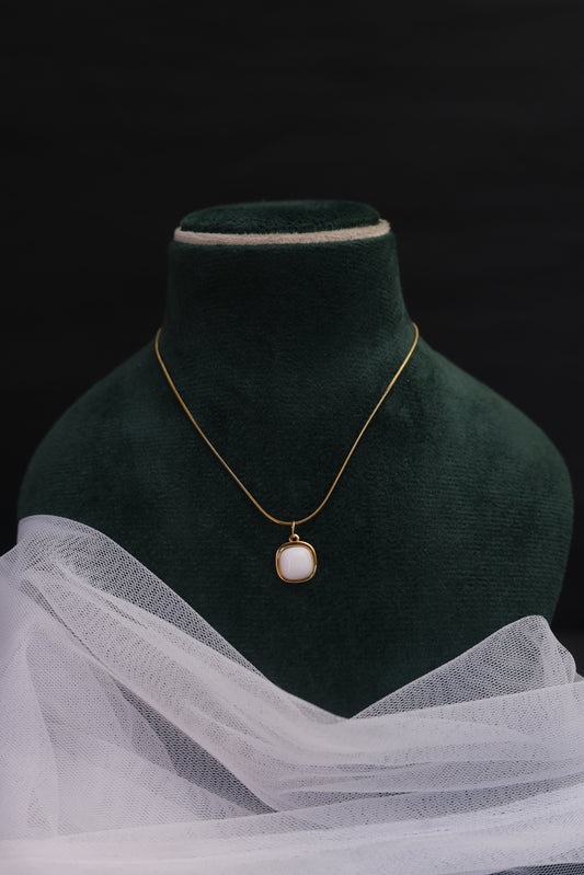 Pearl Glow Pendant Necklace