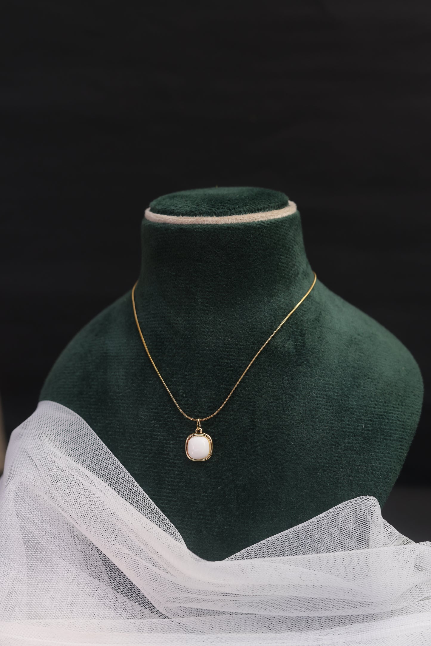 Pearl Glow Pendant Necklace