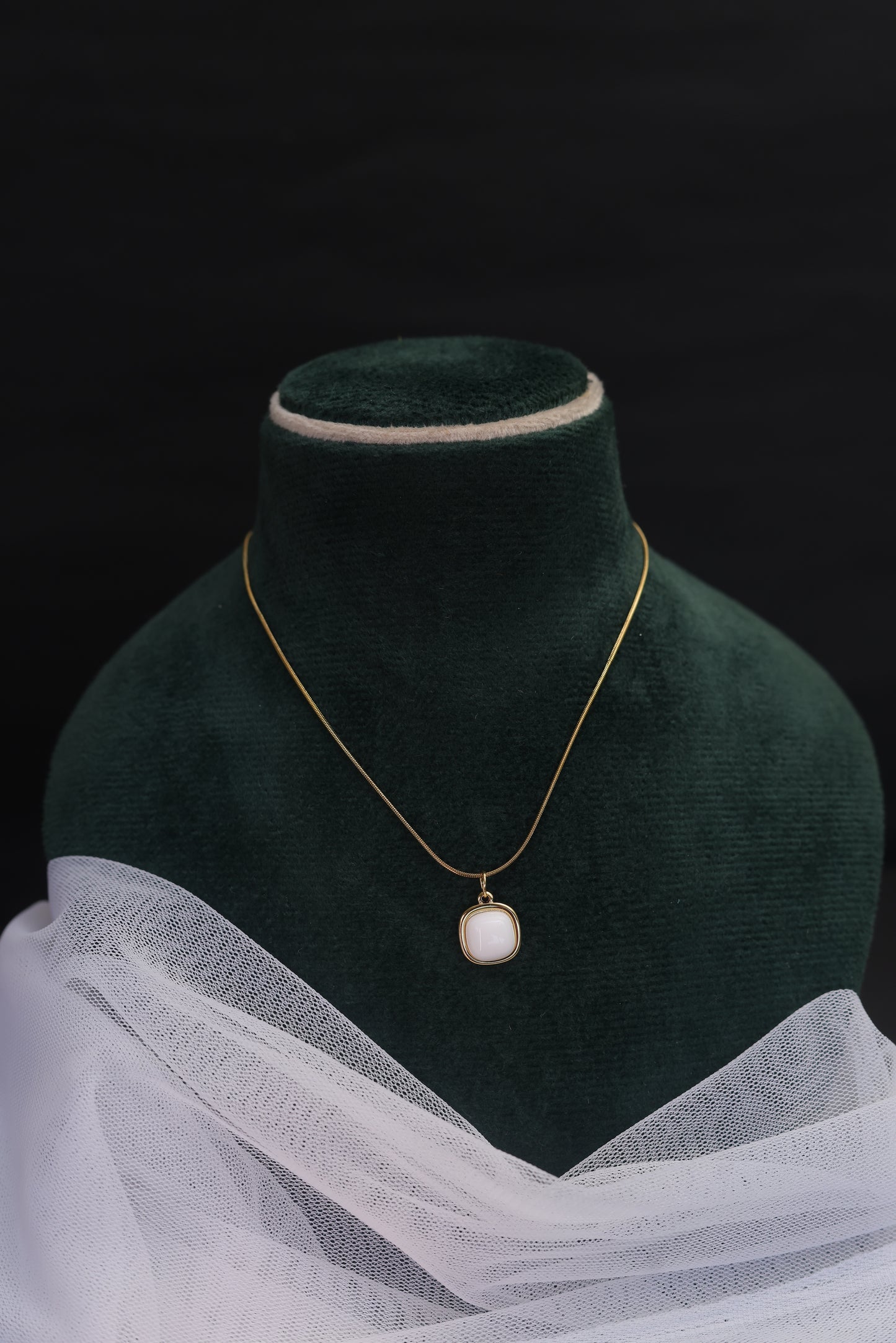 Pearl Glow Pendant Necklace