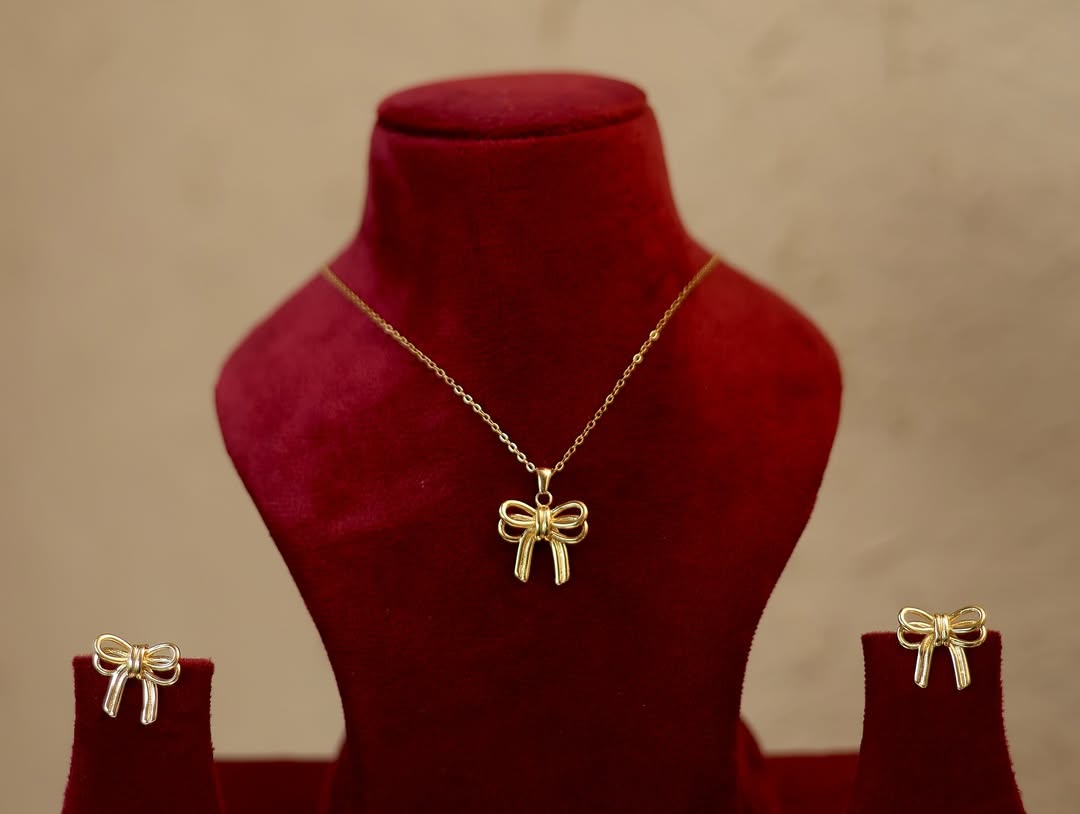 Golden Bow Charm Necklace Set
