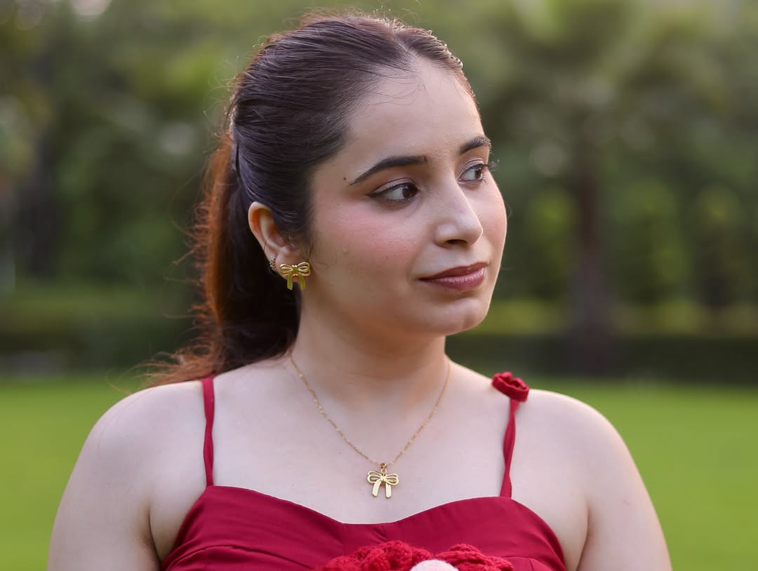 Golden Bow Charm Necklace Set