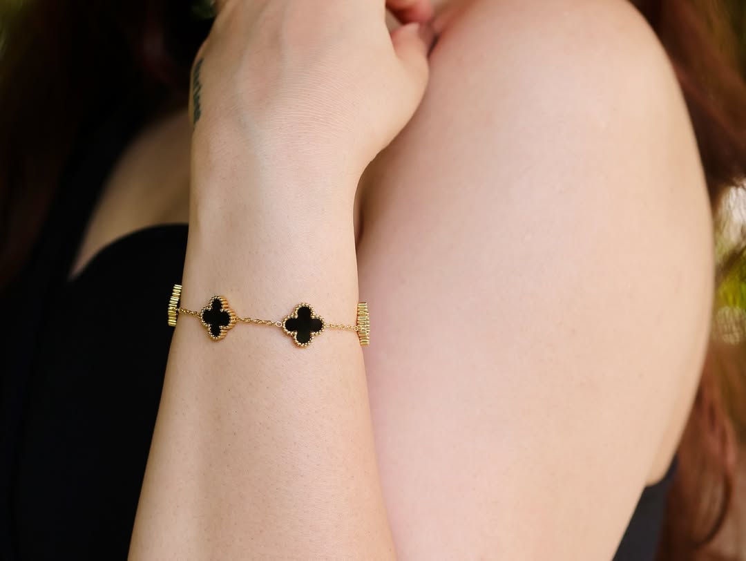 Noir Clover Bracelet - The Reversible Charm