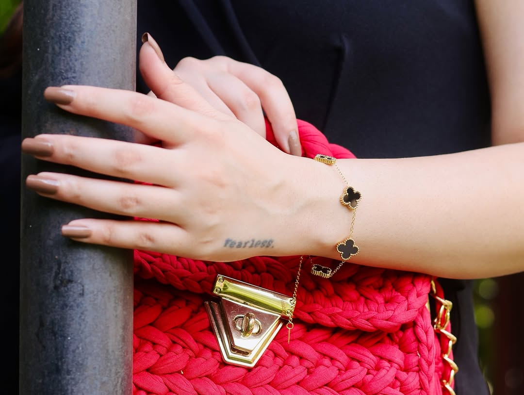 Noir Clover Bracelet - The Reversible Charm